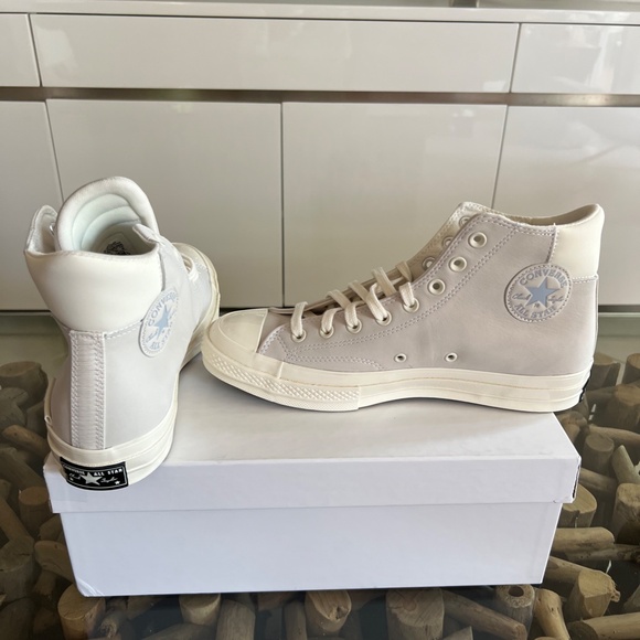 CONVERSE Chuck 70 Padded Collar High Top Men Leather Sneakers - Picture 2 of 9